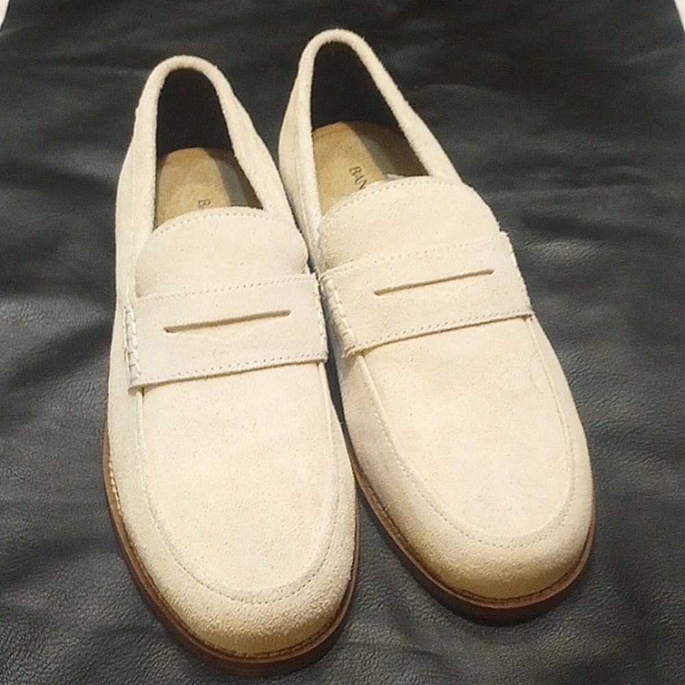 MENS SZ. 8.5M BANANA REPUBLIC SUEDE PENNY LOAFERS - NWOB - TAUPE